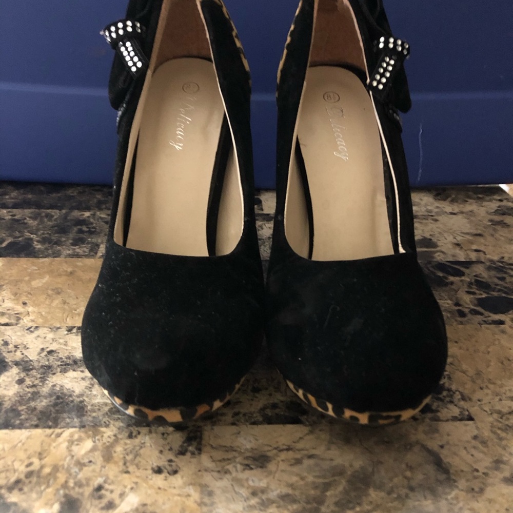 Women’s 8.5 heels